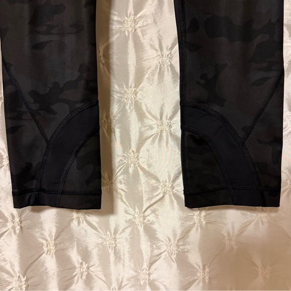 Lululemon Run: Inspire Crop II Leggings All Luxtreme Savasana Camo New Black - Picture 5 of 15